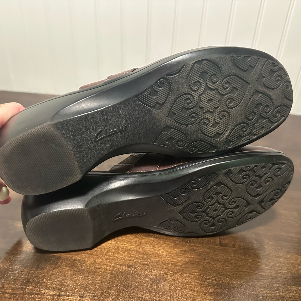 Clark’s slides. Women’s size 9. Brown leather. Excellent condition. Mules - Picture 7 of 7